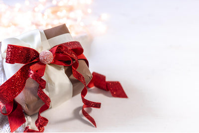 Perfumes equivalentes para regalar en Navidad: el arte de la magia olfativa 
